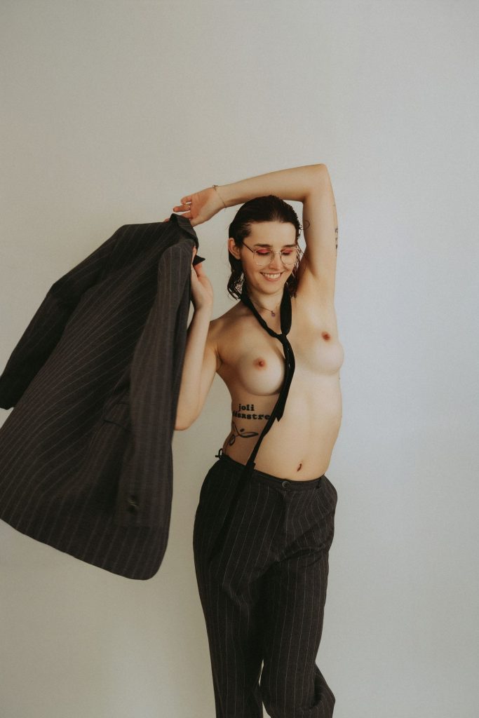 Aria, un shooting boudoir pour célébrer sa transition et sa féminité